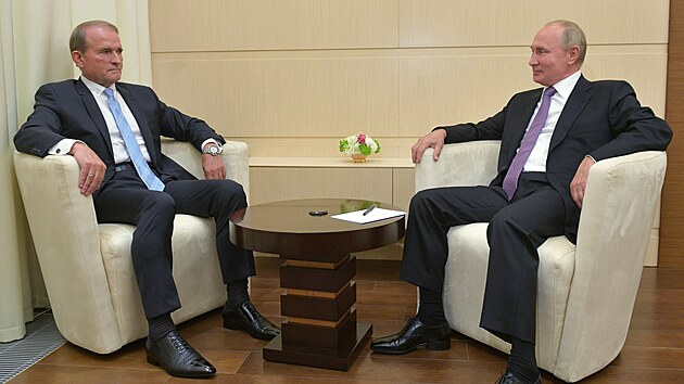 Viktor Medveduk a ruský prezident Vladimir Putin se v minulosti navtvovali i...