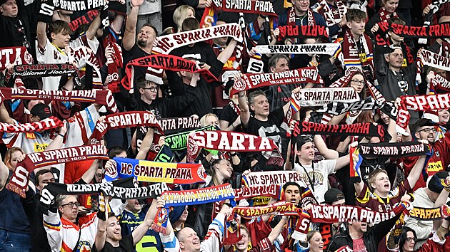 Fanou�ci hokejové Sparty na �tvrtfinále s Libercem.