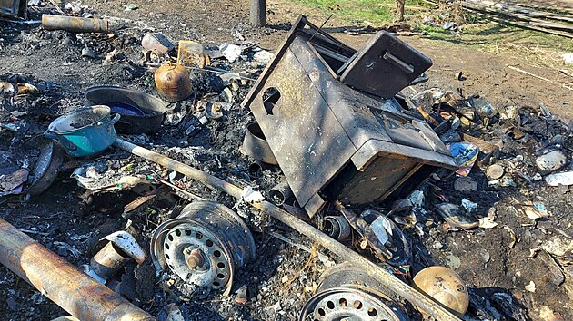 V Katovicch shoel karavan, v troskch hasii objevili torzo lidskho tla.