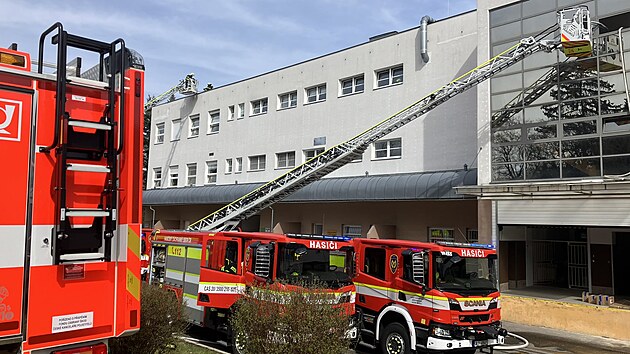 Por provozn budovy v arelu nemocnice v Jablonci nad Nisou (27. 3. 2024)