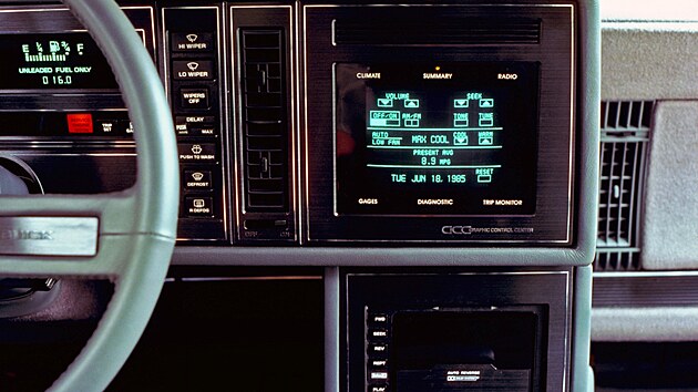 Americk znaka Buick od roku 1986 ve svm modelu Riviera standardn...