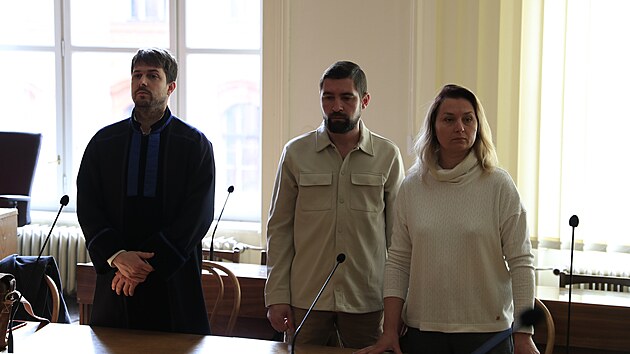 Roman Rohozin (uprosted) pi len u Krajskho soudu v Brn, kde si vyslechl osvobozujc rozsudek. (22. bezna 2024)