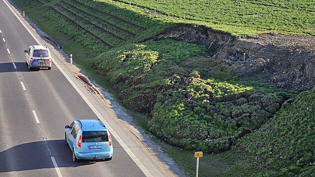 Utren svah u nov silnice kolem ebna na Brnnsku. (19. 3. 2024)