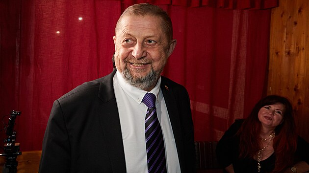 B�val� p�edseda Nejvy���ho soudu �i ministr spravedlnosti �tefan Harabin p�i p��chodu do volebn�ho �t�bu b�hem prvn�ho kola p��m� volby nov�ho slovensk�ho prezidenta (24. b�ezna 2024)