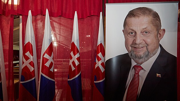 Pohled do volebn�ho �t�bu �tefana Harabina b�hem prvn�ho kola p��m� volby nov�ho slovensk�ho prezidenta (23. b�ezna 2024)