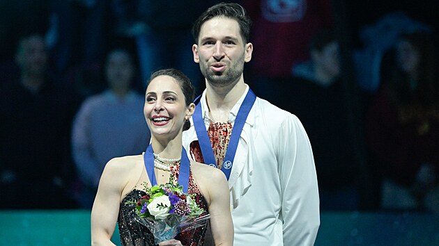 Kanaan Deanna Stellatov-Dudekov  s Maximem Deschampsem ovldli  na MS v krasobruslen sout sportovnch dvojic.