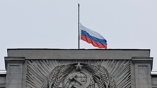 Vlajky v celm Rusku vlaj na pl erdi. (24. bezna 2024)