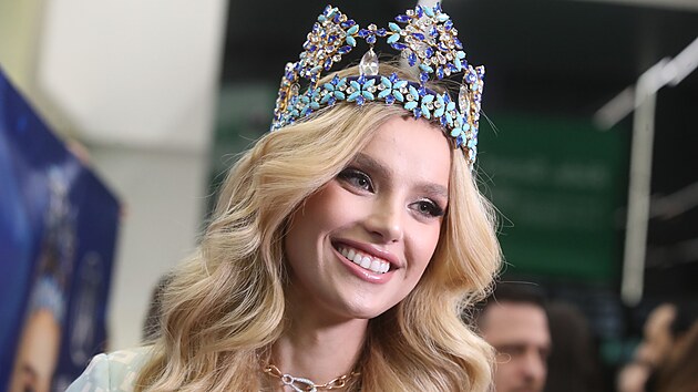 Plet Miss World Krystyny Pyszkov na letit Vclava Havla (24. bezna 2024)