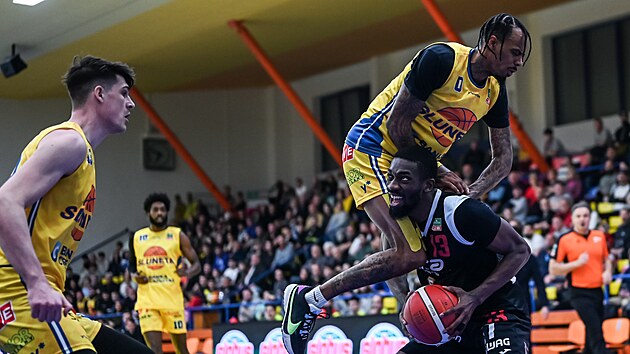 Ty Nichols z �st� dopadl na Thomase Bella z Nymburka.