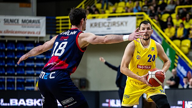 Pardubice'nin 6 maçlık galibiyet serisi sona erdi, Nymburk ancak sonda başladı