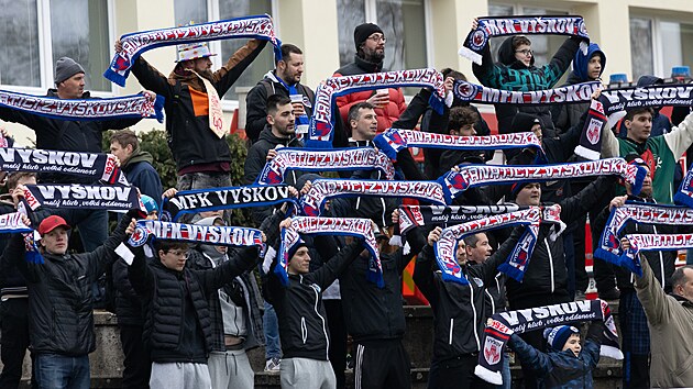 Vykovtí fanouci na stadionu v Drnovicích