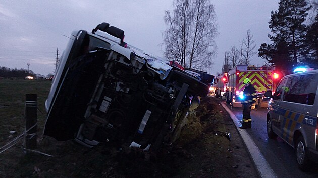 Nehoda kamionu, dodvky a osobnho vozu u Sttee na Trutnovsku (21. bezna 2024)