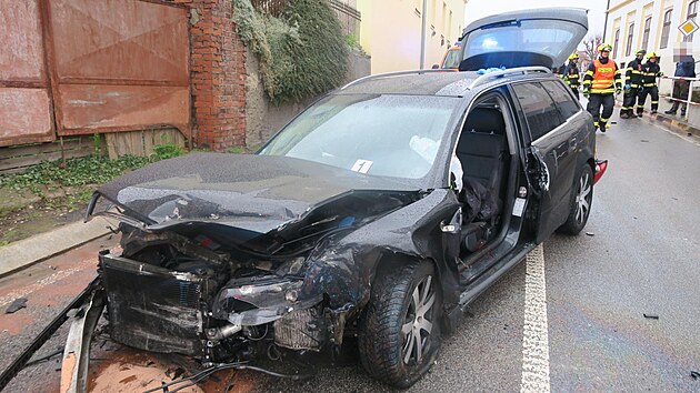 Nehoda vozu Audi pod nmstm v esk Skalici (25. bezna 2024)