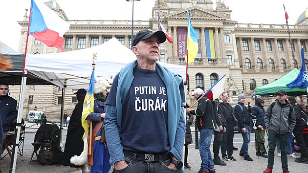 Protivldn demonstrace v Praze. Na msto tak dorazili jej odprci. (23. bezna 2024)