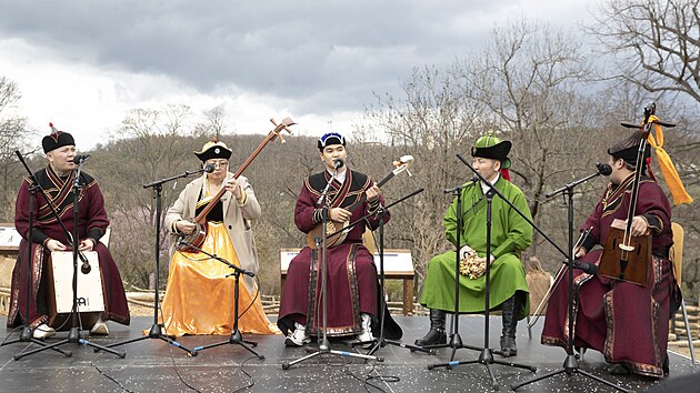 Otev�en� nov� expozice Gobi pro kon� P�evalsk�ho v pra�sk� zoo za ��asti prezidenta Petra Pavla a mongolsk�ho ministra �ivotn�ho prost�ed� a turismu Erdenbata Ulz�bata. (23. b�ezna 2024)