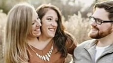Abby a Brittany Henselovy a Josh Bowling 