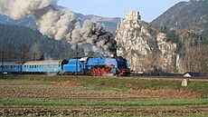 Parní lokomotiva 498.022 Albatros pod slovenským Strenem