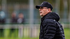 Bohumil Páník, trenér Bzence, bhem utkání divize E proti Strání. (23. bezna...