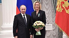 Mluví ruského ministerstva zahranií Marija Zacharovová pózuje s prezidentem...