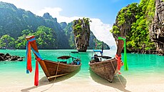 Ostrvek Khao Phing Kan se v bondovce Mu se zlatou zbraní objevil v roce 1974...