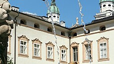 Turisté si mohou ze salcburských kaen naepovat do lahví velmi kvalitní...