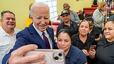 Americký prezident Joe Biden s latinoamerickými volii v Kalifornii. (21. února...