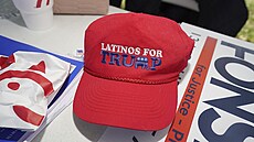 Kiltovka vyjadující podporu Latinoamerian exprezidentovi Donaldu Trumpovi v...