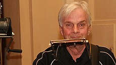 Pavel Roth je eský zpvák, skladatel a kytarista. Narodil se 7. 9. 1955. V...