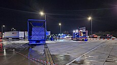 Hasii likvidovali noní poár kamionu na odpoívadle dálnice D52 na Brnnsku....