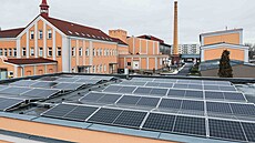 Fotovoltaické panely instalované v karlovarské sklárn Moser