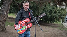 Jak busking probíhá, m��ete vid�t na n�kterých videích na sociálních sítích....