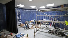 Sál B�etislava Bakaly, které si p�evzal pro své divadlo Bolek Polívka. D�lníci...