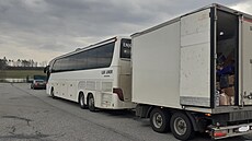 Ve speciáln upraveném autobusu s moldavskou registraní znakou nejeli ádní...