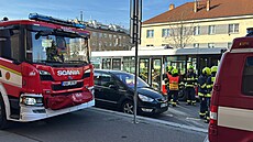V praské ulici Pod Rapidem srazil autobus enu. Utrpla váná poranní dolních...