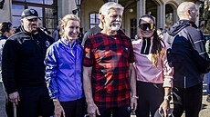Petr Pavel s maratonkynmi Marcelou Joglovou a Moirou Stewartovou. (23. bezna...
