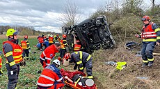 Tragická nehoda nákladního a osobního auta uzavela dopoledne provoz na silnici...