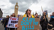 Zdravotní sestry a oetovatelé v Londýn stávkovali. Poadovali lepí platy i...