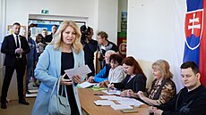Slovenská prezidentka Zuzana aputová odevzdala hlas v prvním kole pímé volby...