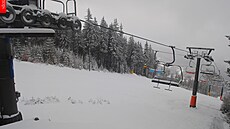 Zábr z webkamery ve Ski areálu erná hora v Krkonoích (25. bezna 2024)