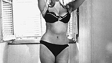 Jak ukazuje here�ka Sophia Lorenová, v 60. letech u� m�ly kalhotky dne�ní...