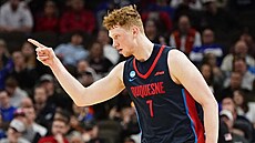 Jakub Ne�as z Duquesne se raduje.