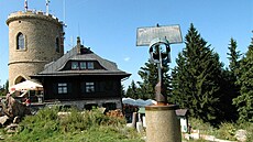 Kle - slunení hodiny zhotovené z kamene, mdi a stíbra
