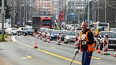 Ped pestavbou hradecké kiovatky Mileta musí dol trolejové vedení. (21....