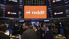 Obchodování akcií americké spolenosti Reddit na burze v New Yorku (21. bezna...