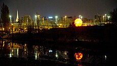 Instalace festivalu sv�tla Blik Blik v centru Plzn�. Akce se koná v pátek a v...