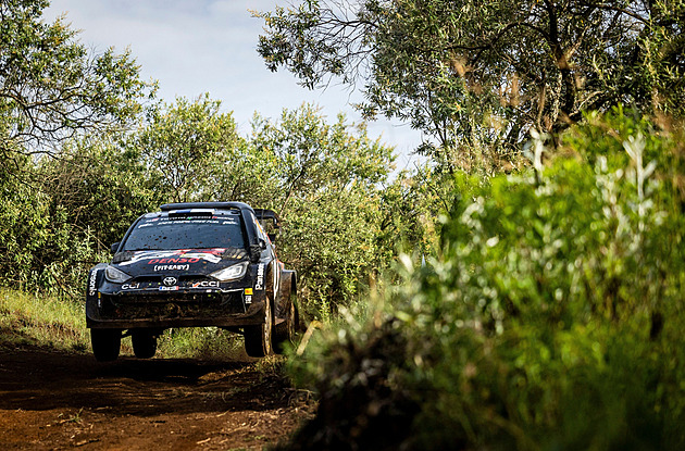 Rovanperä podruhé slaví výhru v Safari rallye, Toyota v Keni získala double