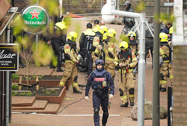 Útočník v Nizozemsku propustil tři rukojmí, vyjednávání podle policie pokračuje