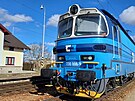 Laminátka 230.006-9 zachycena 24. února 2024 na nákladním vlaku v elezniní...