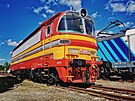 Elektrická lokomotiva Laminátka S489.0001 (230.001-0) pi slunní bhem Dne...