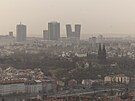 Ranní Praha zahalená v saharském prachu. (31. bezna 2024)
